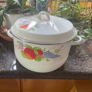 White tin pot